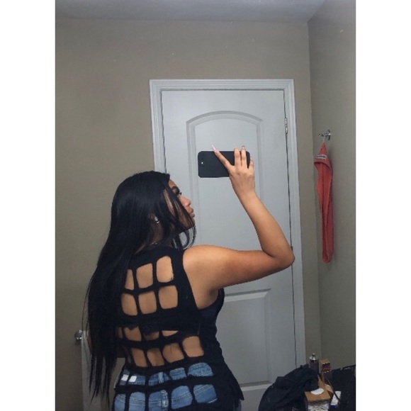 Black v neck tank top - Picture 2 of 5